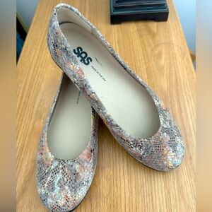 SAS multicolor metallic-like flats